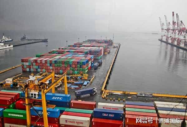 國際貨運中的費用解析 如何區分滯港費、滯箱費、堆存費及海上貨代